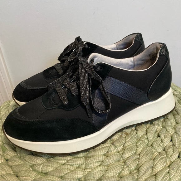 Munro Piper Black Suede Retro Lace Up Comfort Sneaker - Picture 1 of 7